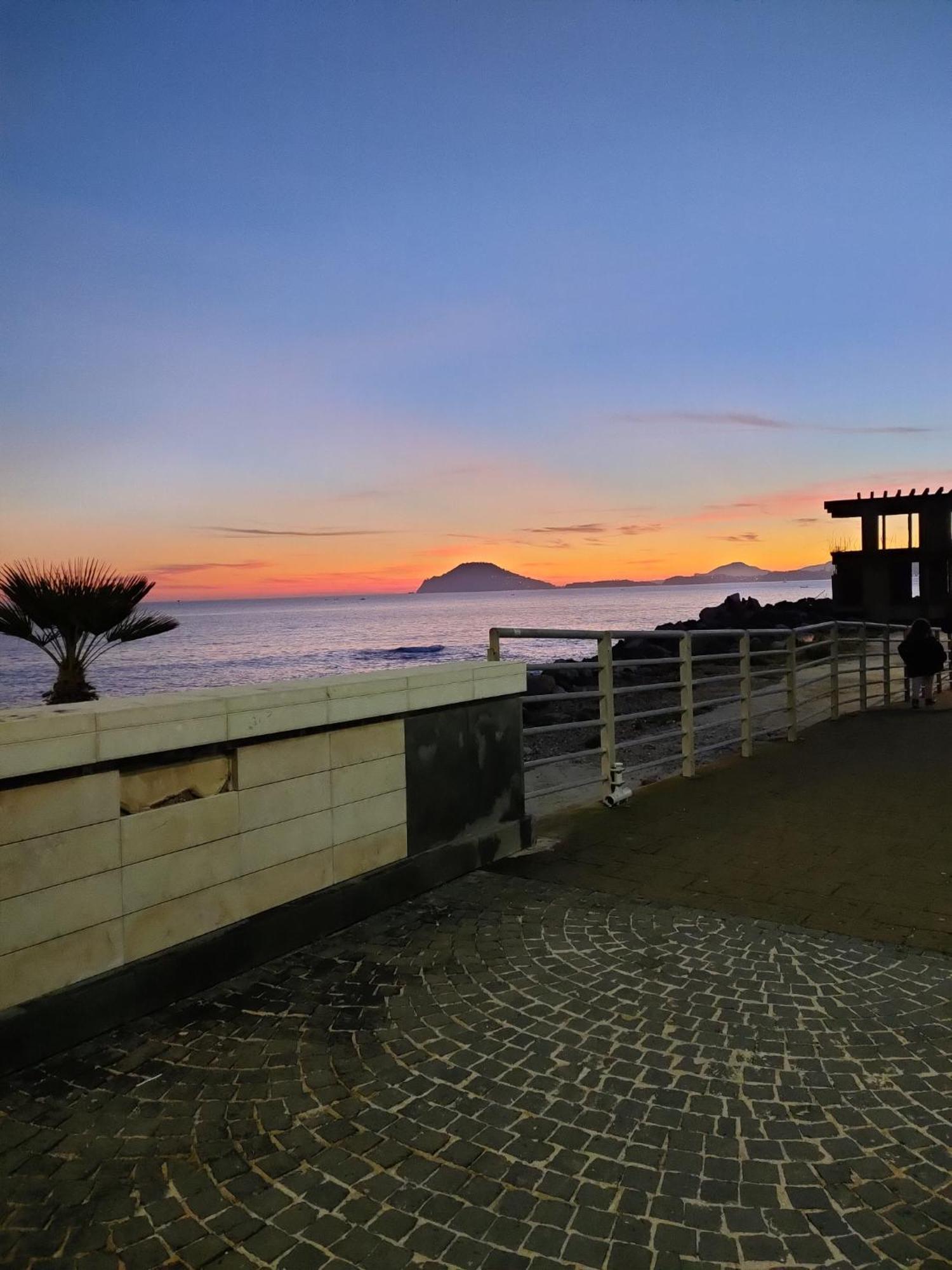 Pozzuoli Seaview Bed & Breakfast Exterior photo